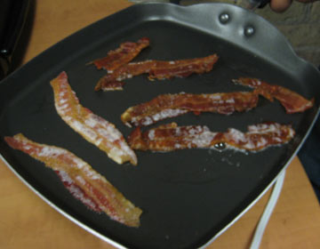 Illustration for article titled Taste Test: Yoder's Canned Bacon and Oscar Mayer Fully Cooked Bacon